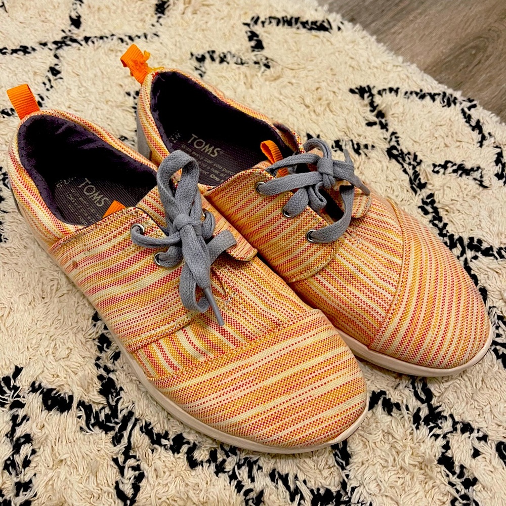 Toms sneakers